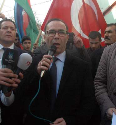 Cuma namazı çıkışı Ermenistan protestosu