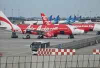 AirAsia uçağı pistten çıktı