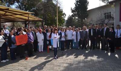 Acil serviste doktora saldırı kınandı