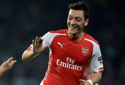 Mesut Özil muhabir oldu, Löw'le röportaj yaptı