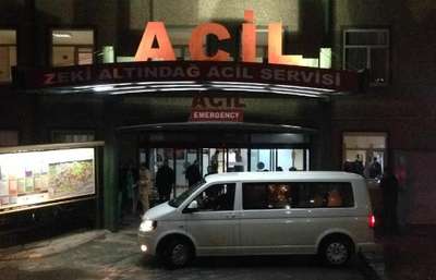 Acil serviste doktoru dövdüler
