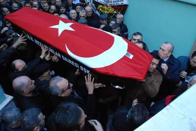 Kahraman kaptan toprağa verildi