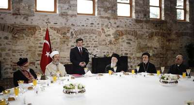Davutoğlu kandilde Patrik'le buluştu