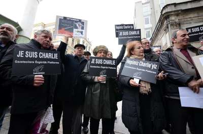 Türk gazetecilerden "Charlie Hebdo" protestosu