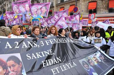 Paris'te öldürülen üç kadın anıldı