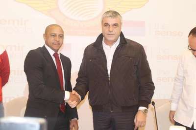 Roberto Carlos imzayı attı