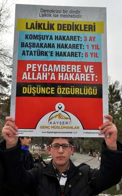 Charlie Hebdo ve Cumhuriyet yaktılar