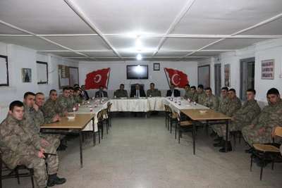 HAKKARİ VALİSİ YENİ YILA MEHMETÇİKLE GİRDİ