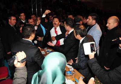 Ak Parti İl Kongresi'nde olay