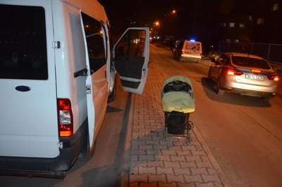 Bebeğini satmaya çalışırken yakalandı