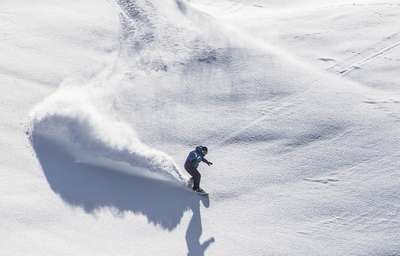 Hakkari dağlarında snowboard keyfi
