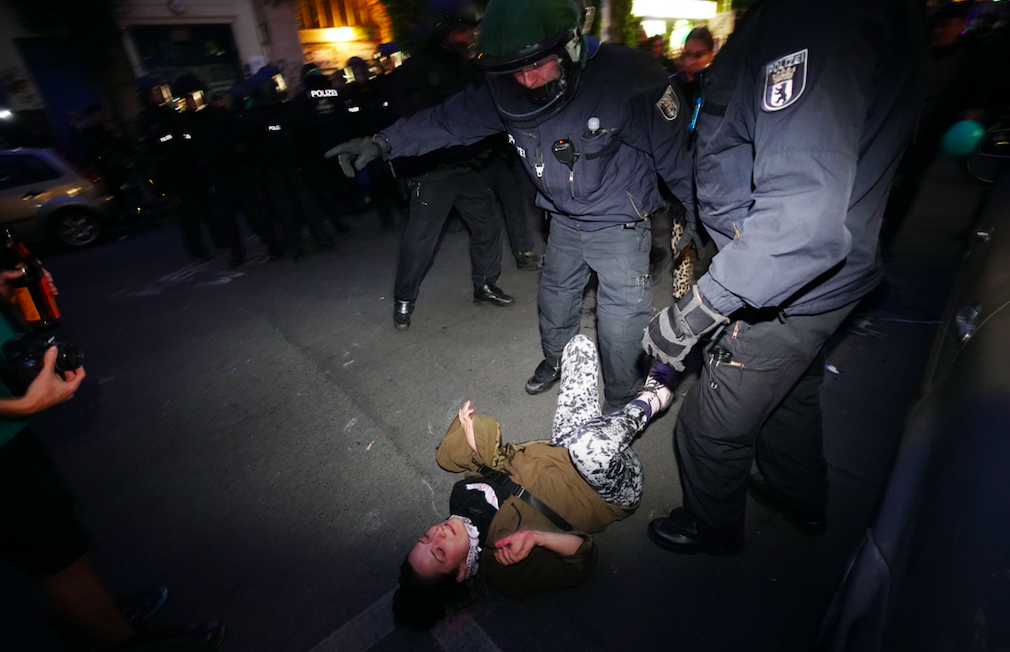 Berlin’de izinsiz gösteri: 50 gözaltı