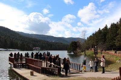Gölcük Tabiat Parkı'na tatilci akını