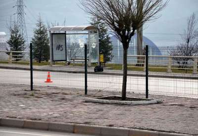 Otobüs durağında bomba paniği