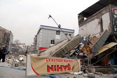 KAYSERİ'DE İKİ KATLI İŞYERİ YIKILDI