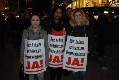 Frankfurt'ta PEGİDA karşıtı gösteri