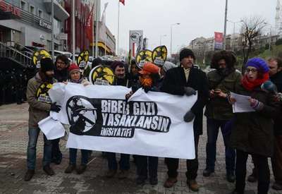 Güney Kore'ye biber gazı protestosu