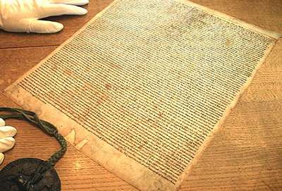 Magna Carta'nın 700 yıllık kopyası