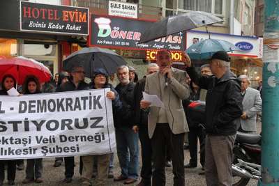 Balıkesir'de zorunlu din dersine tepki eylemi