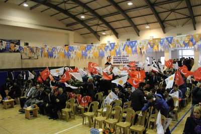 Bolu'da okul salonunda Ak Parti kongresi yapıldı