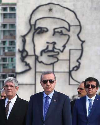 Devrim Konseyi camiye değinmedi
