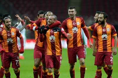 Melo, Sneijder'in kulağını ısırdı