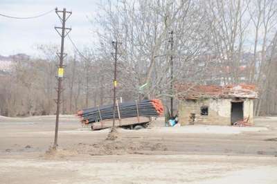 Sular çekildi, çamur ve kum deryası kaldı