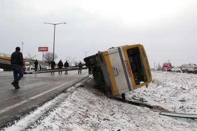 Kırşehir'de otobüs devrildi: 19 yaralı