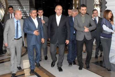 Bakan Çavuşoğlu, ilçe başkanlarıyla buluştu