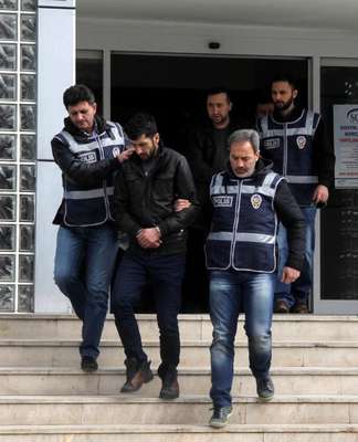 Soygun için geldikleri evde 87 yaşındaki kadını dövdüler