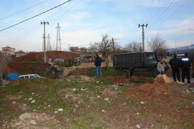 Çocukların oyun kavgasına aileleri de dahil oldu: 1'i polis, 12 yaralı
