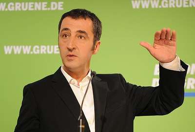 Cem Özdemir: Ankara, kendi halkına karşı savaşıyor
