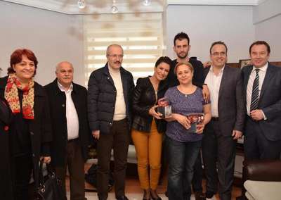 Altıeylül Belediyesi'nden ünlülerle çat kapı ziyaret