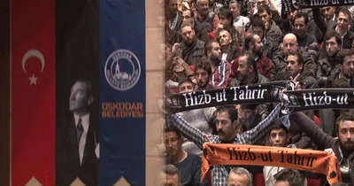 Hilafet Konferansı'nda Atatürk posteri