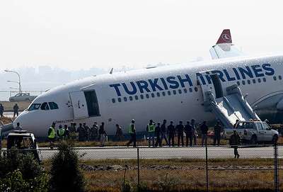 THY uçağı Nepal'de pistten çıktı