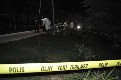 Parkta köpeğini gezdirirken öldürüldü