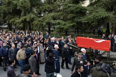 Şehit pilot, son yolculuğuna uğurlandı