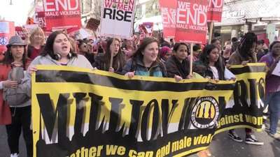 Londra'da kadına şiddete davullu protesto