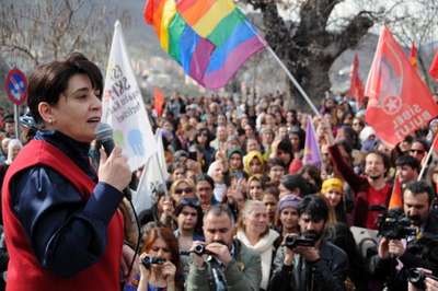 Leyla Zana'dan, Erdoğan'a dolaylı başkanlık desteği