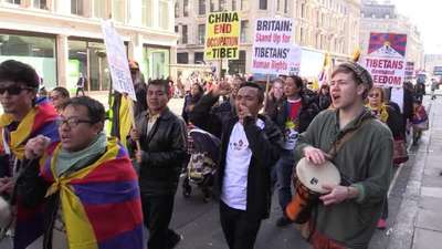 Özgür Tibet için Londra’da protesto