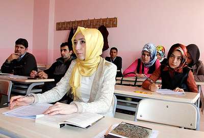 İlahiyatta 'Kürtçe' seçmeli ders