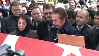Erol Büyükburç hayatını kaybetti