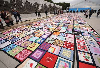 Şehitliğin üzerine anı yorganı