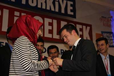 AK Parti Gençlik Kolları Başkanı seçildiği kongrede evlenme teklifi de yaptı