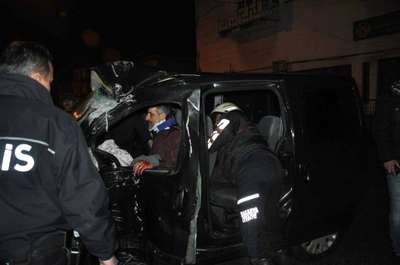 Şüpheli aracı takipte kaza: 2 polis yaralandı