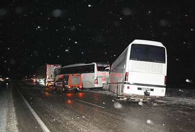 MHP'lileri üzen kaza: 1 ölü, 15 yaralı