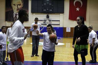 Down sendromlu çocukların basketbol heyecanı