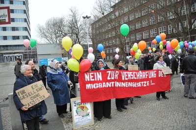 Berlin'de 'Irkçılığa hayır' protestosu