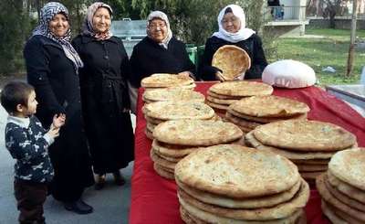 Kayseri’de Uygur sığınmacılara ‘Tokaç’ tandırı