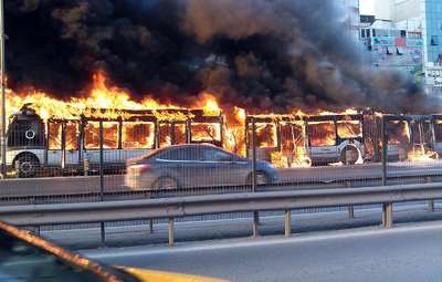Şirinevler'de metrobüs alev alev yandı